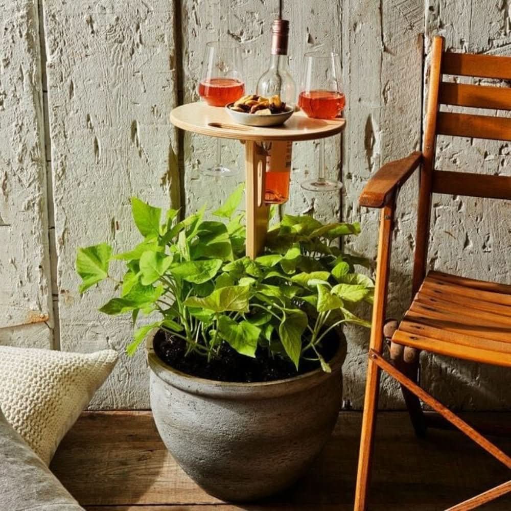 Tragbarer Picknicktisch aus Holz mit Weinhalter & Erdspiess